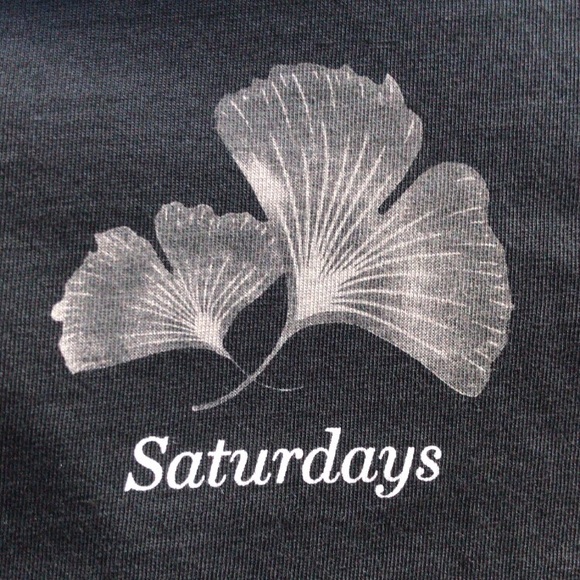 (SOLD) Saturday’s NYC Long Sleeve Shirt - Picture 4 of 5